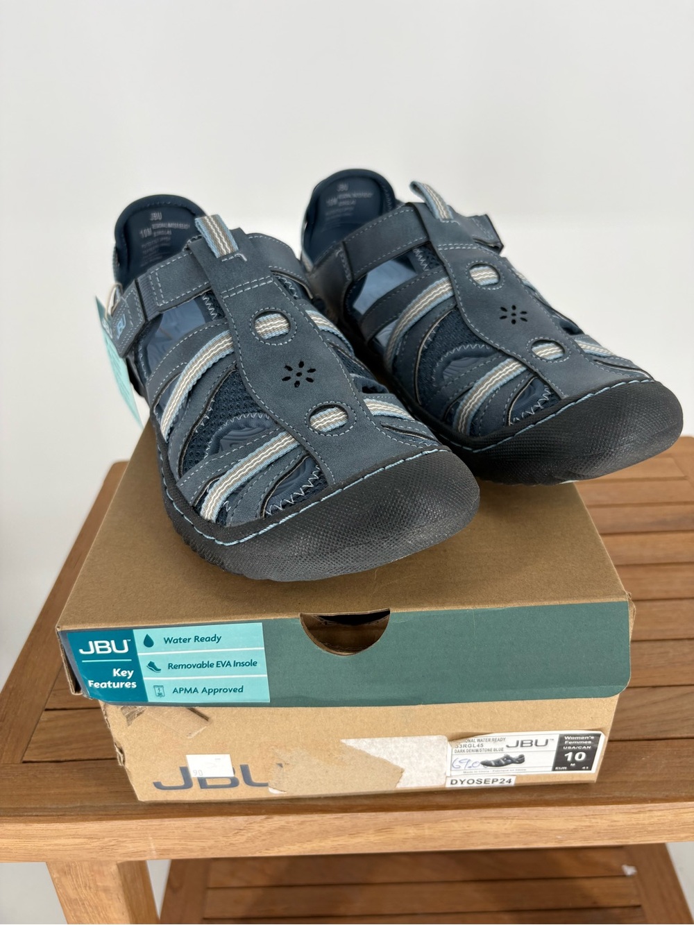 New women’s JBU Navy Water-Ready Sandals size 10